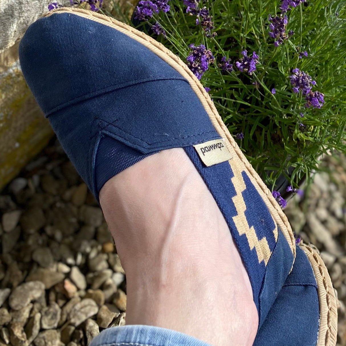 Woman wearing alpargatas big pammpa blue